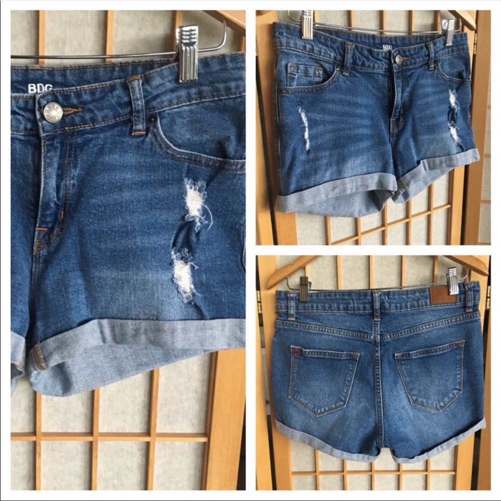 BDG Distressed Alexa Cuffed Jean Short SZ 28